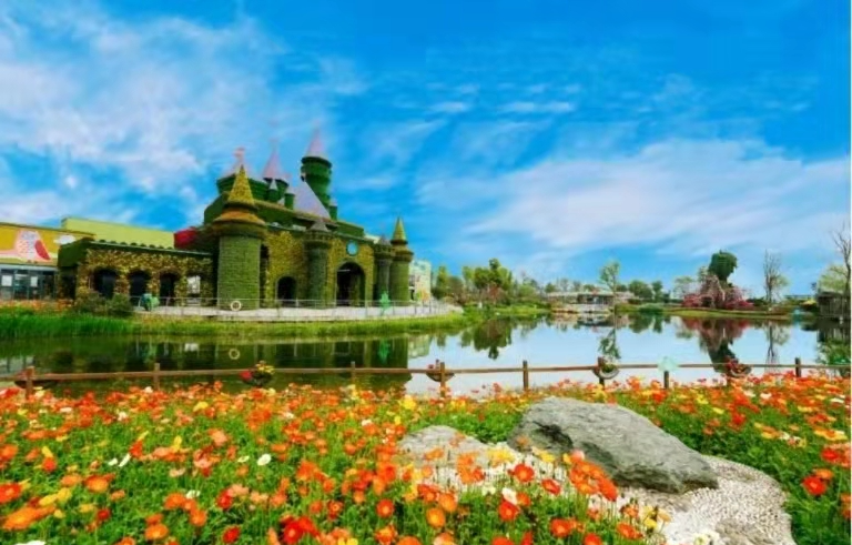 来到奇境花园，变成美丽的爱丽丝公主~